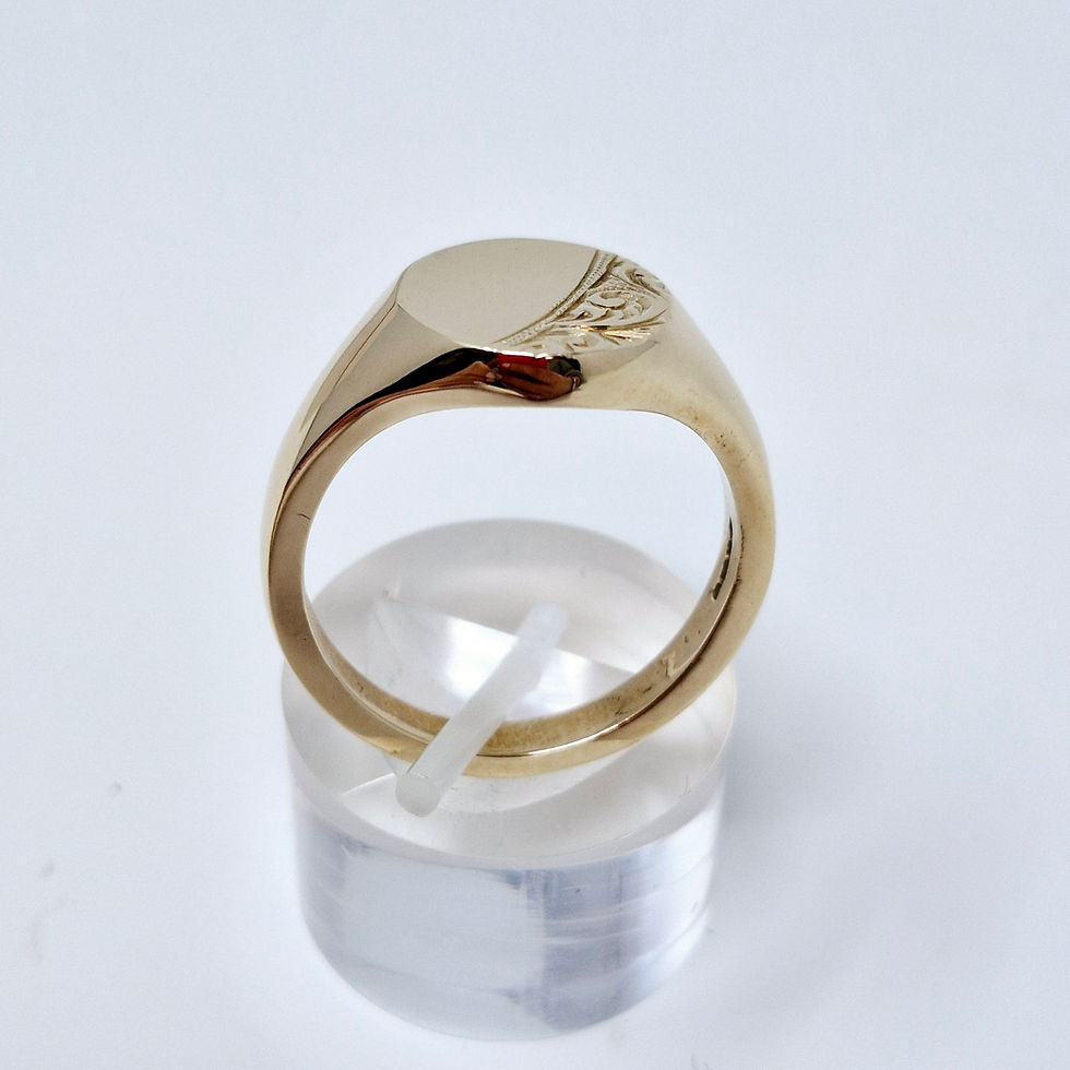 Thumbnail: 9ct Gold Mens Vintage Engraved Signet Ring