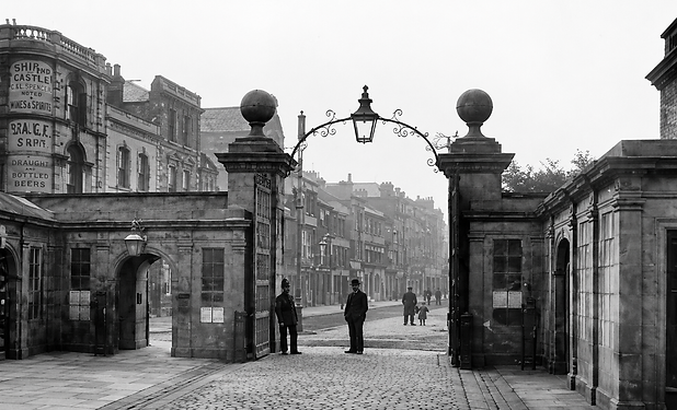 Historic photograph of the ship and castle portsmouth dockyard pub and restaurant.png