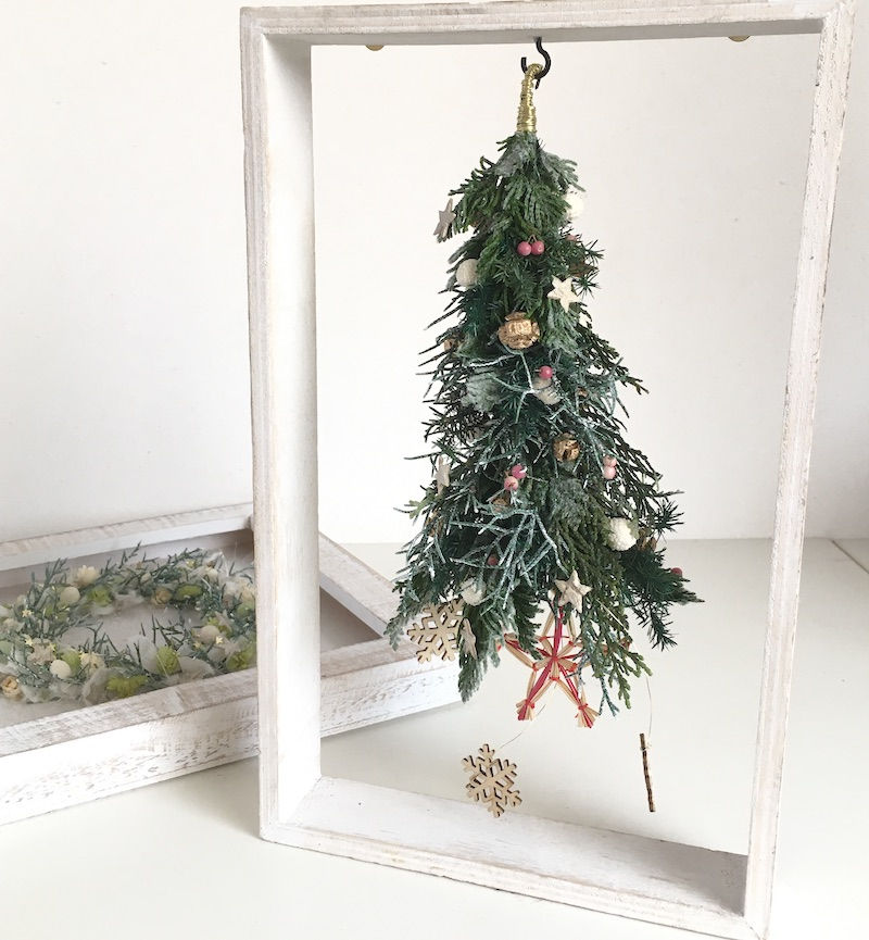 フレームの中のフライングツリー