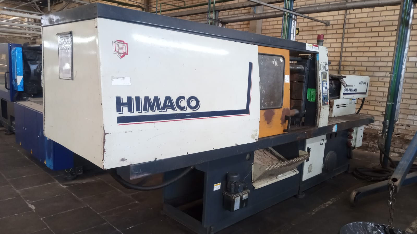 Injetora de Plásticos - Himaco - 150 toneladas - Ano 2008