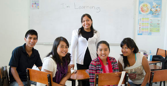 Our free group English classes are held near you! Here in Arizona, we have free group English classes for basic and intermediate learners.