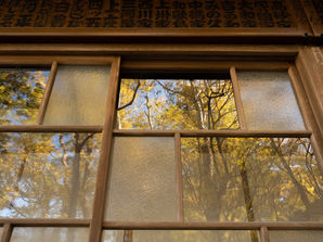 4位-課 題8_ガラス戸の中の秋　坂部　昌也.jpg