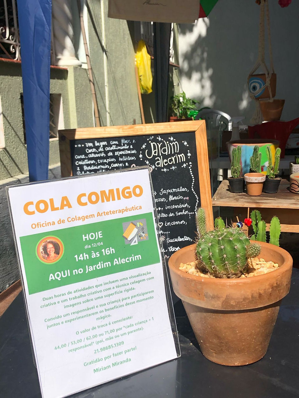 COLA COMIGO - Oficinas Infantis de Colagem Arteterapêutica, dando início à parceria com o Espaço Jardim Alecrim. São inúmeros os benefícios da colagem arteterapêutica, mas posso listar três que são preciosos para o bom desenvolvimento pessoal dos nossos pequenos grandes de amanhã.