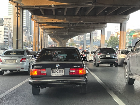 BMW E30 318i - the perfect late 80s throwback?