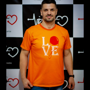 Camiseta laranja Love