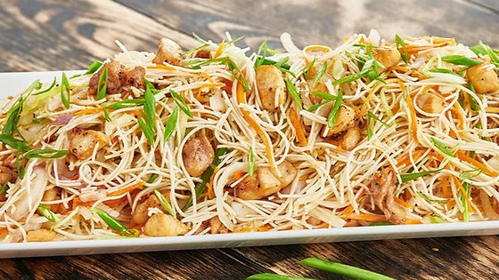 28. Chicken & Mixed Vegetables Fried Noodles