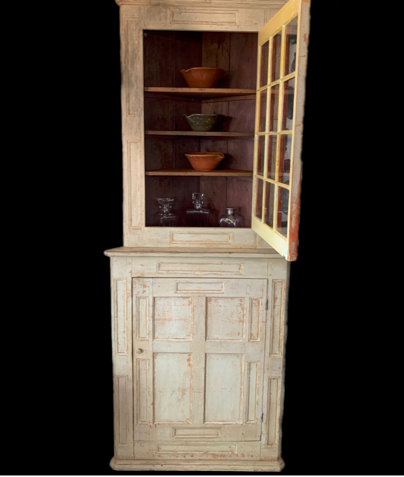 Thumbnail: A magnificent mid 19th C Quebec corner cabinet / encoignure Québecois