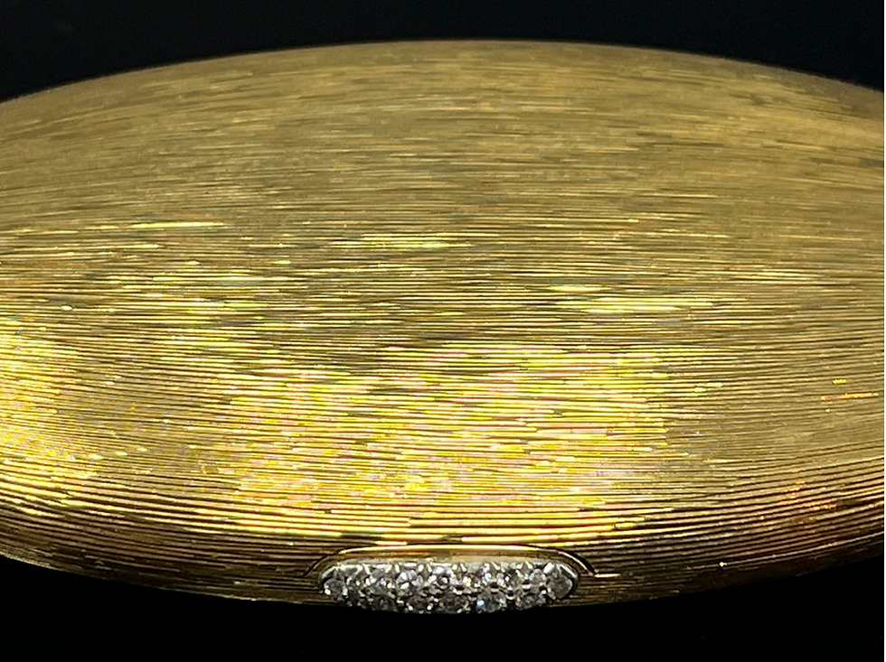 Thumbnail: A very fine mid-20th C diamond-set solid gold powder case, Faraone Milan 1950s