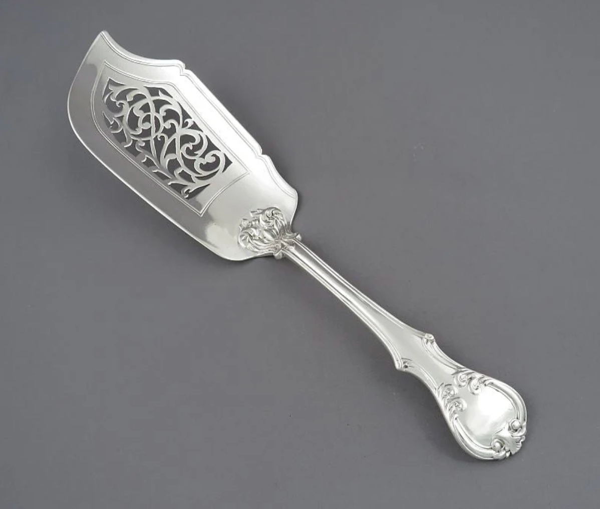 A Victorian sterling silver Victoria pattern fish slice, London 1837