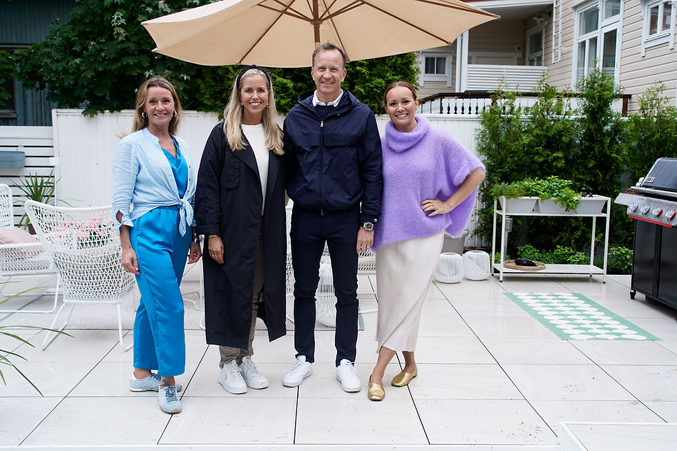 huvila_ja_huussi_kausi_17_piha_7_105_marja_hintikka_christina_walden_kalle_tiina_väinölä_k