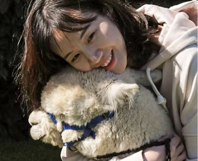 asian-female-alpaca-hug.jpg