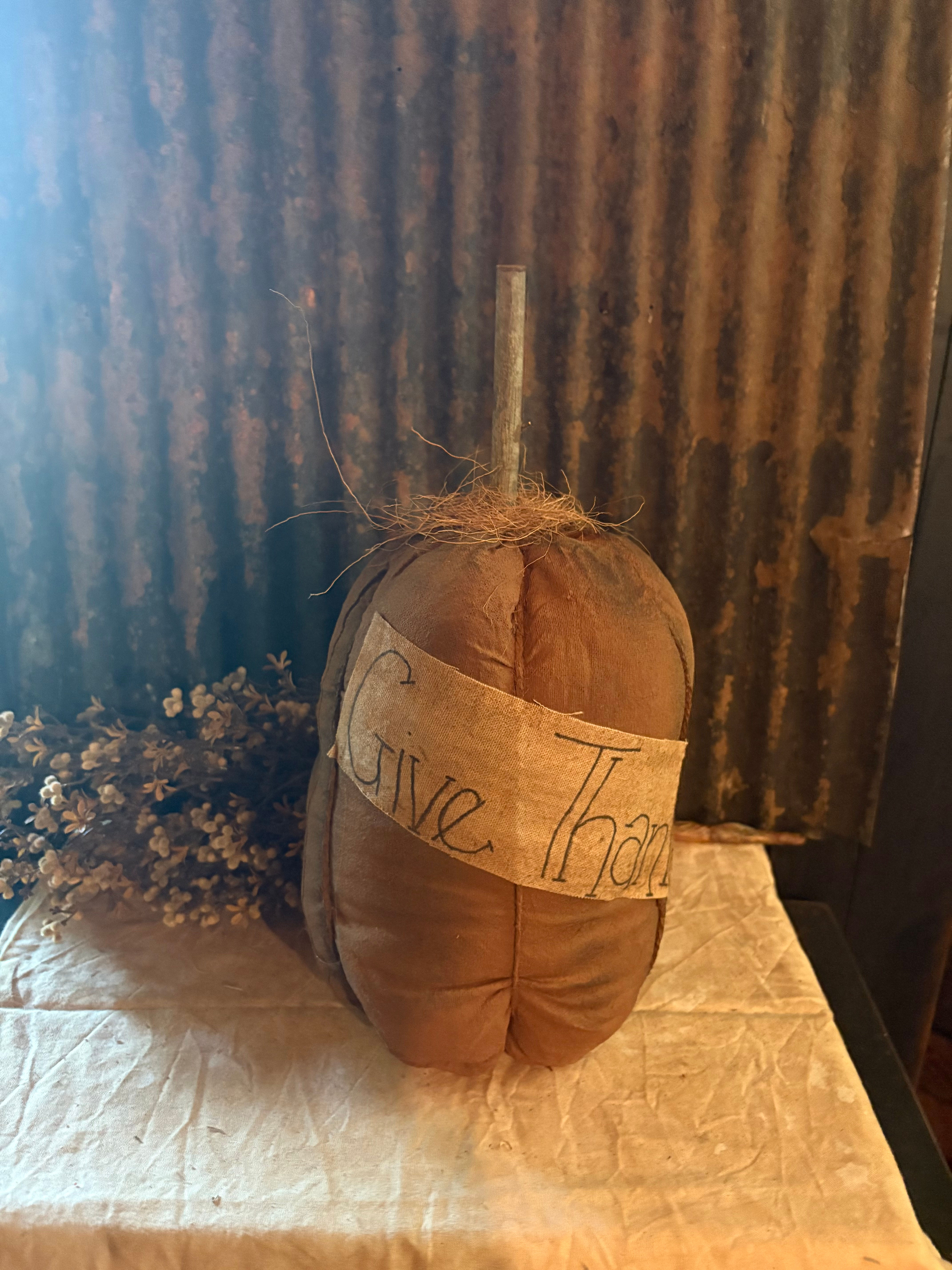 #5102 “Give Thanks” Prim Pumpkin