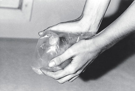 pedra e ar - objetos sensoriais lygia clark.jpeg