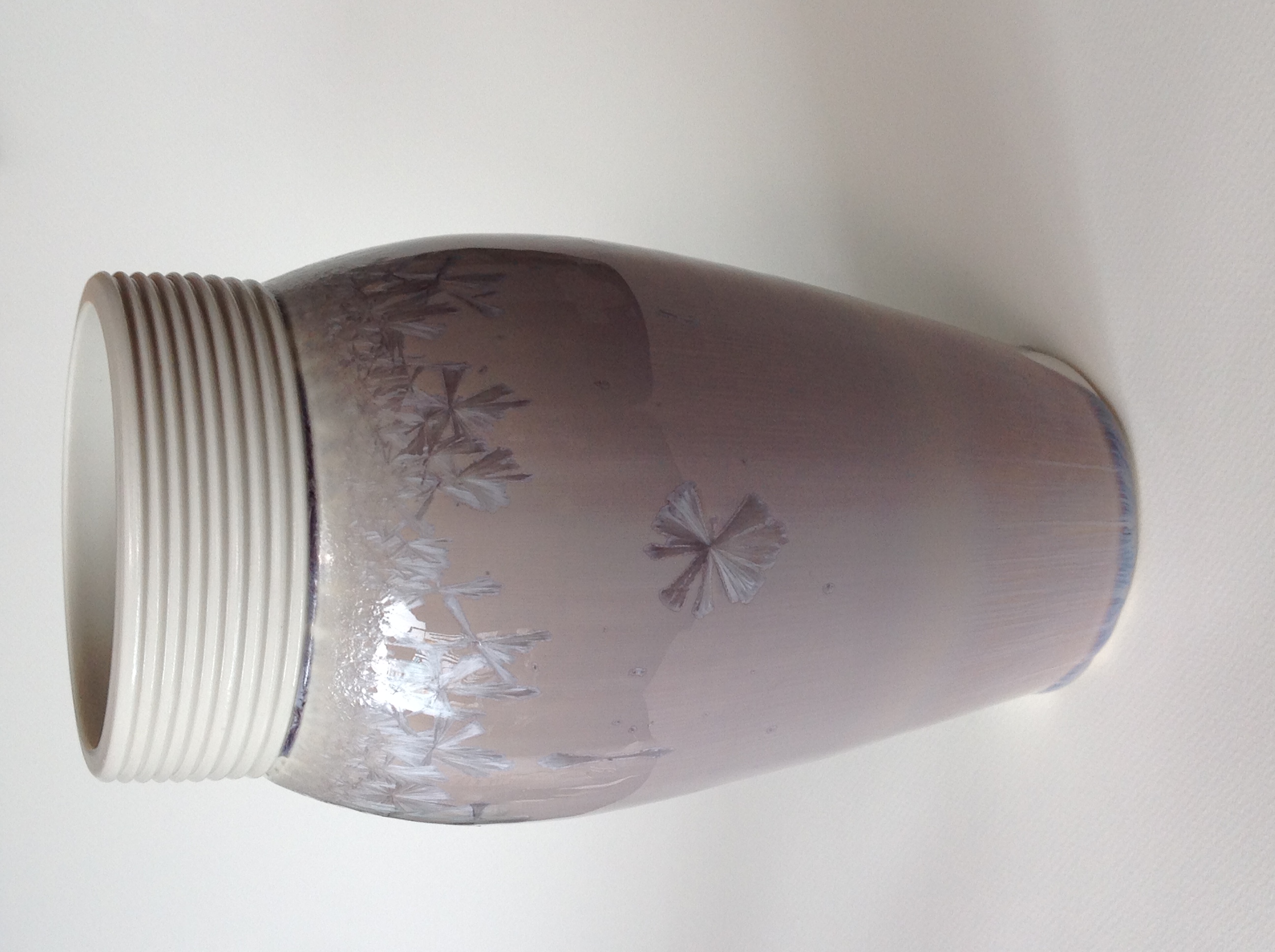 ribbed neck crystalline pot