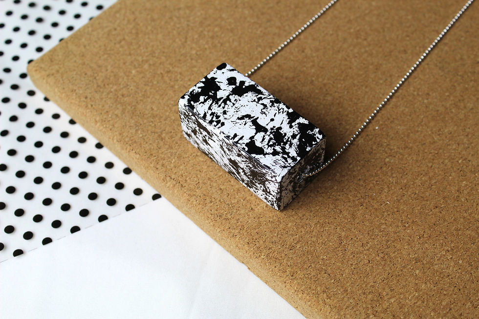 SPLASH CUBOID HORIZONTAL NECKLACE