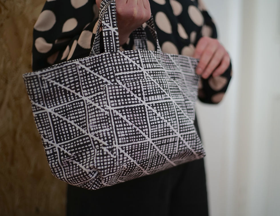 Thumbnail: GRIDLINES small ARTIST SHOPPER