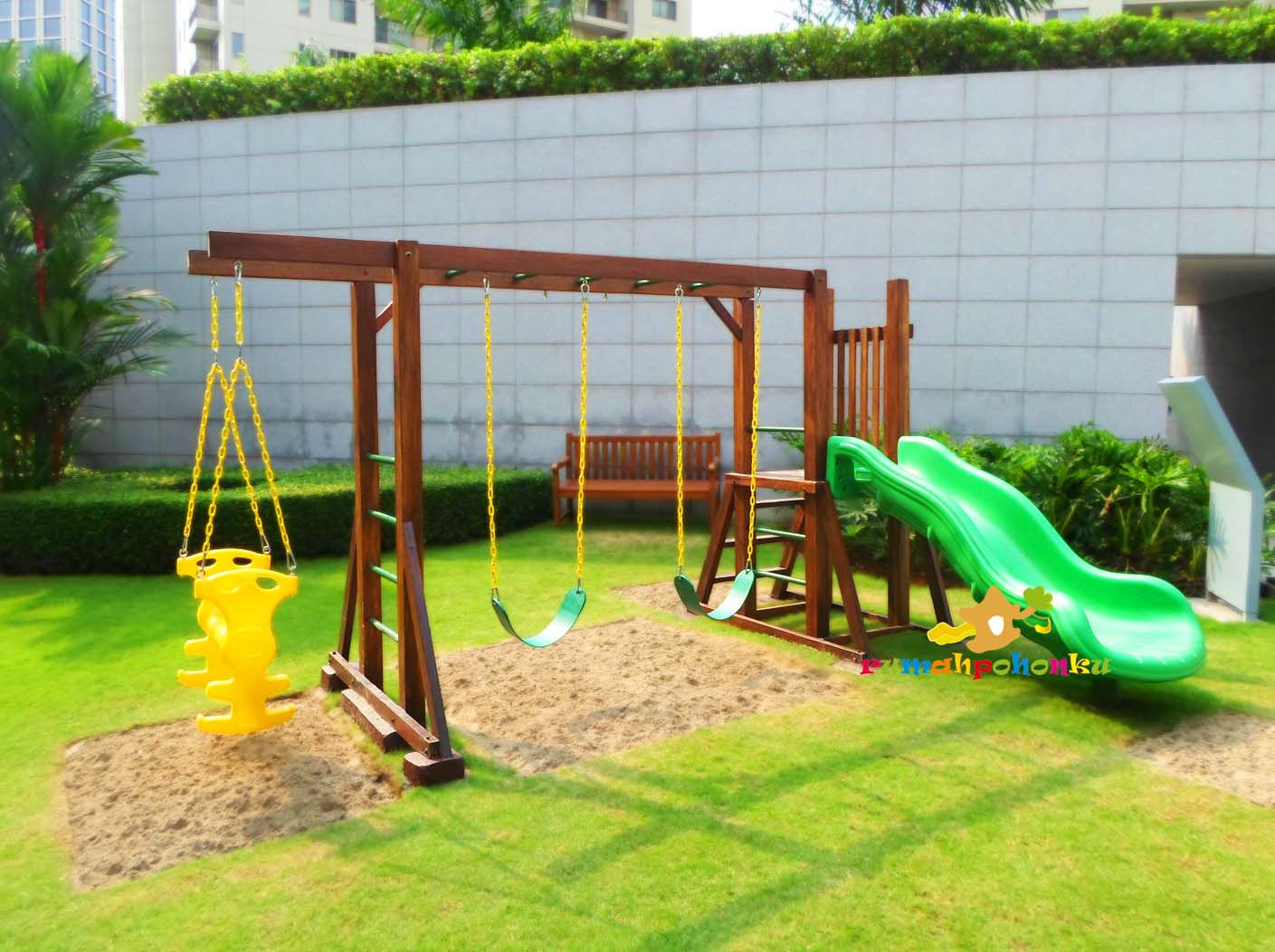 Playground Apartemen Plaza Senayan