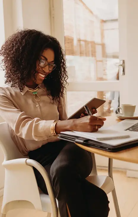 woman working on a laptop photo