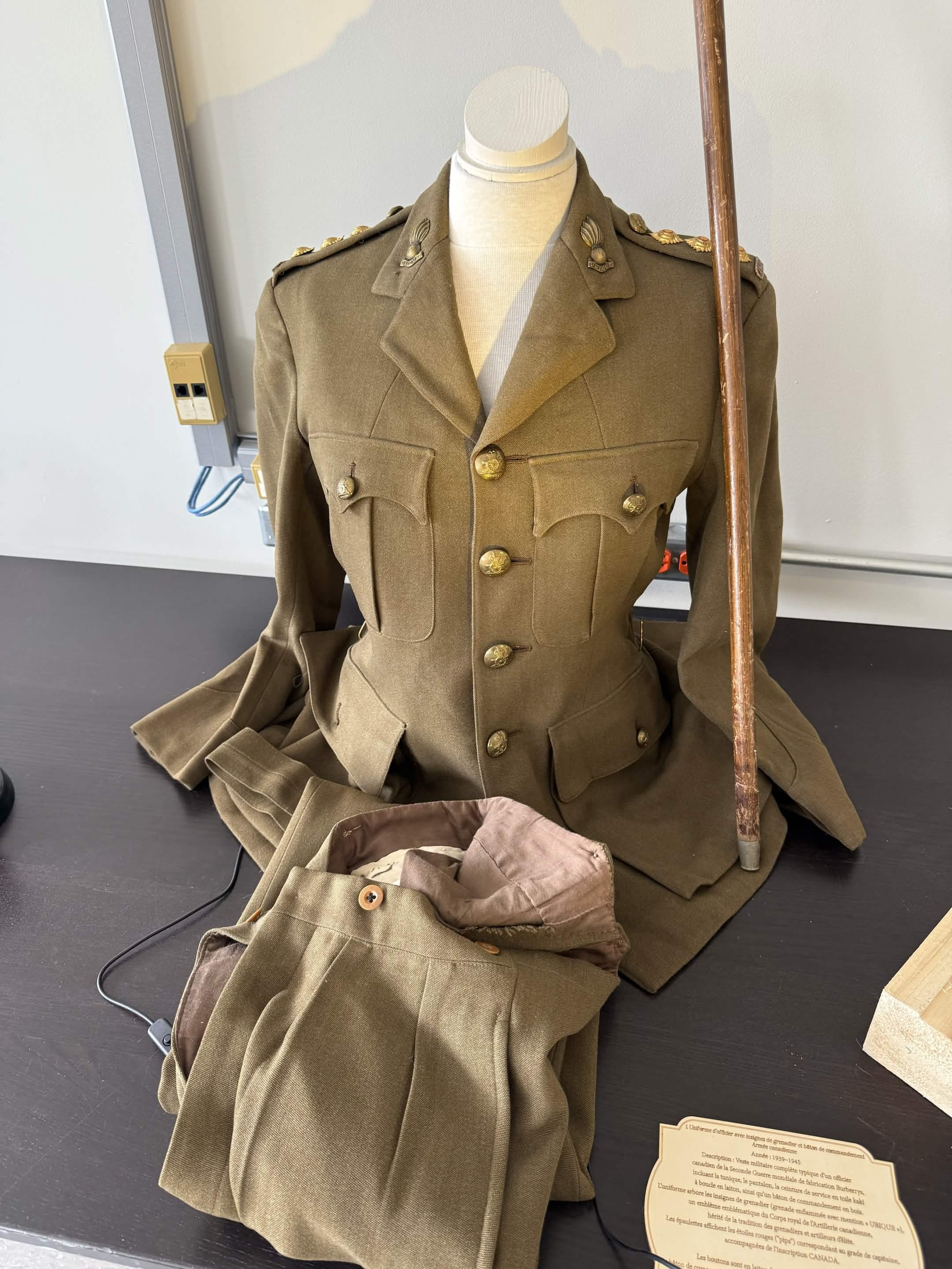 Uniforme d'officière du Royal Canadian Artillery – Burberrys officer female