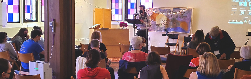 T'chiyah members gather in our colorful sanctuary while President Koby Levin speaks at the Annual Meeting.