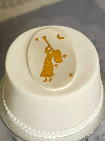 Small  Christmas Ornament topped Cakes By Chipping Campden Based Cakes By Rebecca
