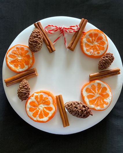 Holiday Pot Pourri Garland Christmas Holiday Cake by Cakes By Rebecca 