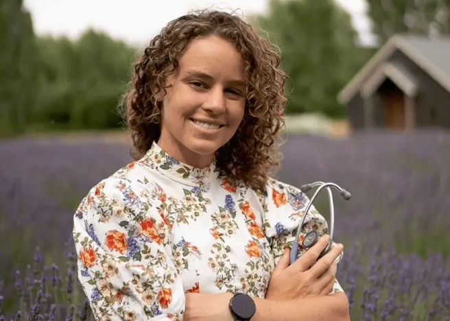 DR-ISABELLA-SILLARcrop.jpg