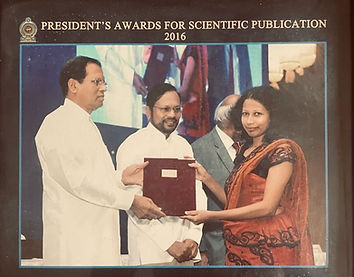 Dr. Roshini erhält ihren Präsidentenpreis (2016)