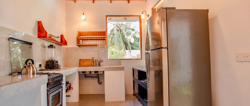 Fully equipped modern kitchen with 4 field gas stove and oven.jpeg