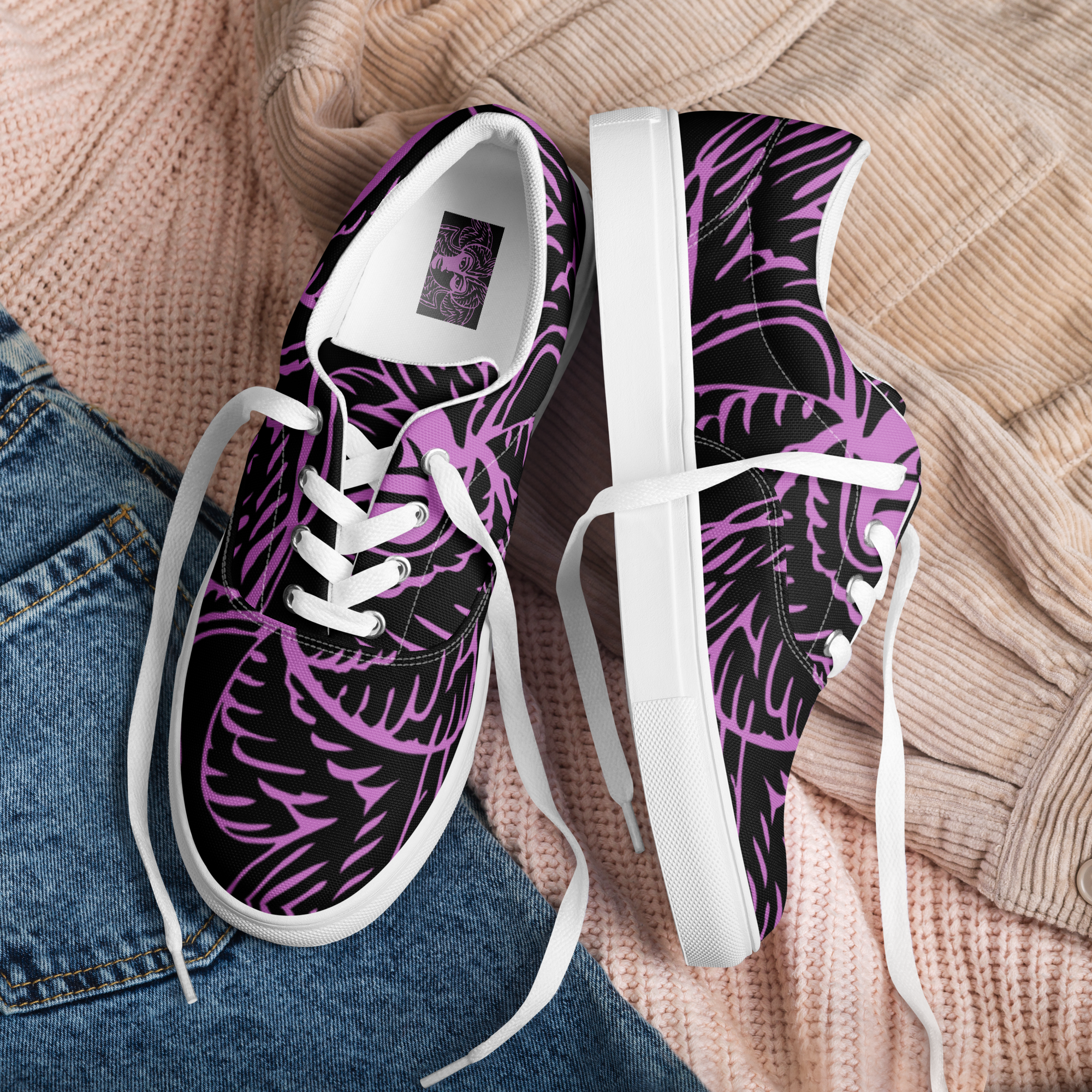 Women’s lace-up canvas shoes