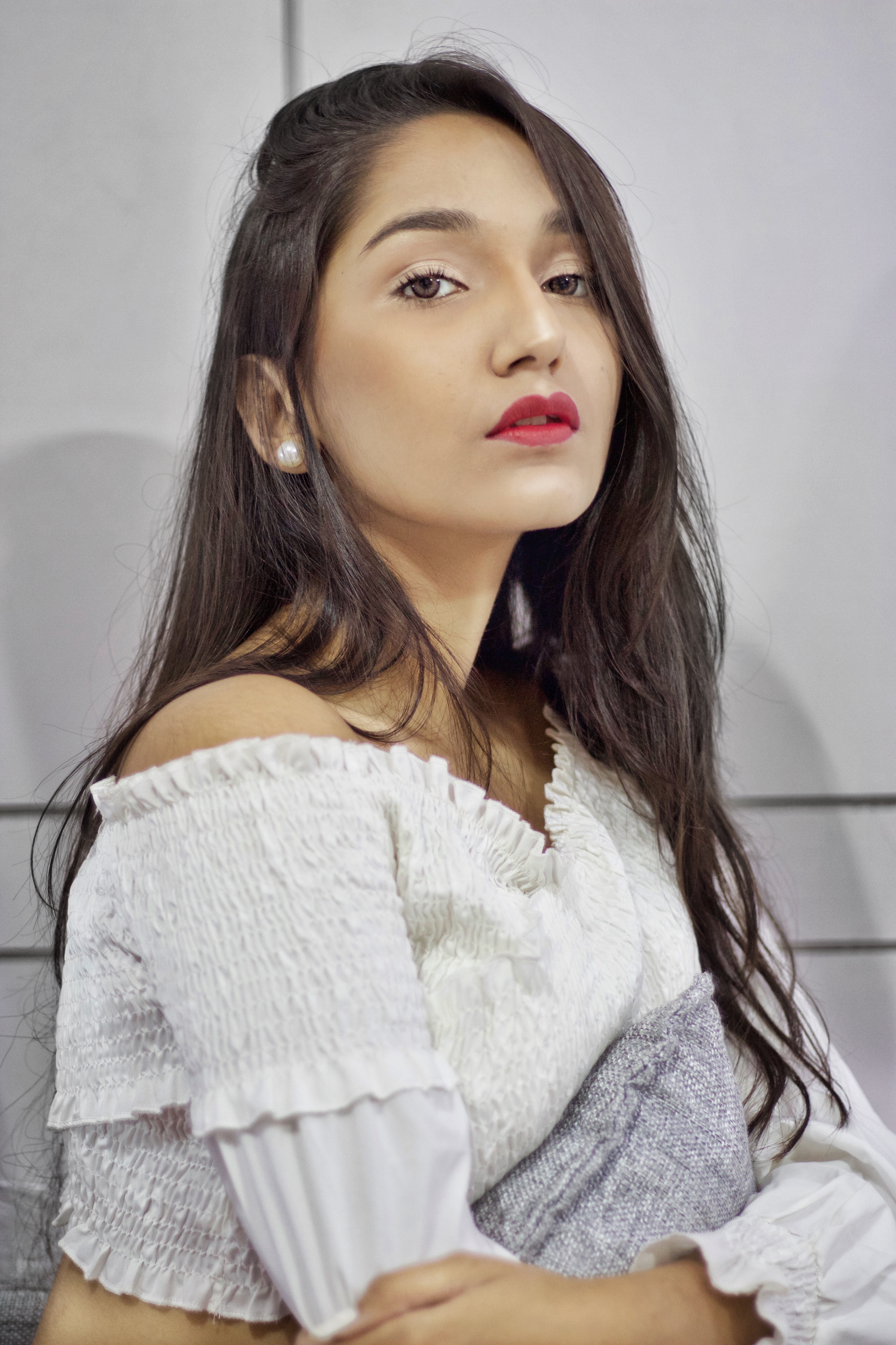Guide To Wear Red Lips And Look Minimal