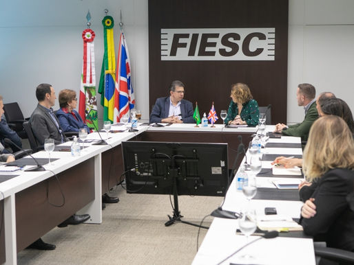 FIESC recebe embaixadora do Reino Unido no Brasil