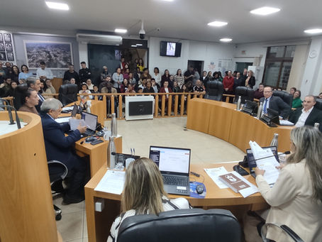 Câmara de Urussanga presta homenagens entregando Moções
