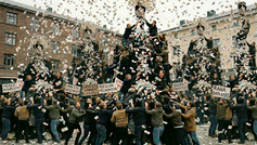 Aktivistit kilpailevat rahasta ja huipulle pääsemisestä.