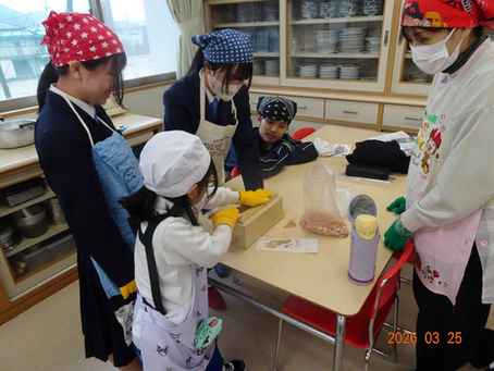愛媛県立今治北高校生が放課後等デイサービス青藍学舎の子どもたちをお迎えしてかつお節削り体験 飲み比べ体験をたっぷり楽しみました。