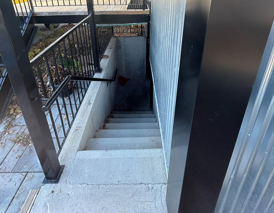 concrete stair basement walkout_edited.jpg
