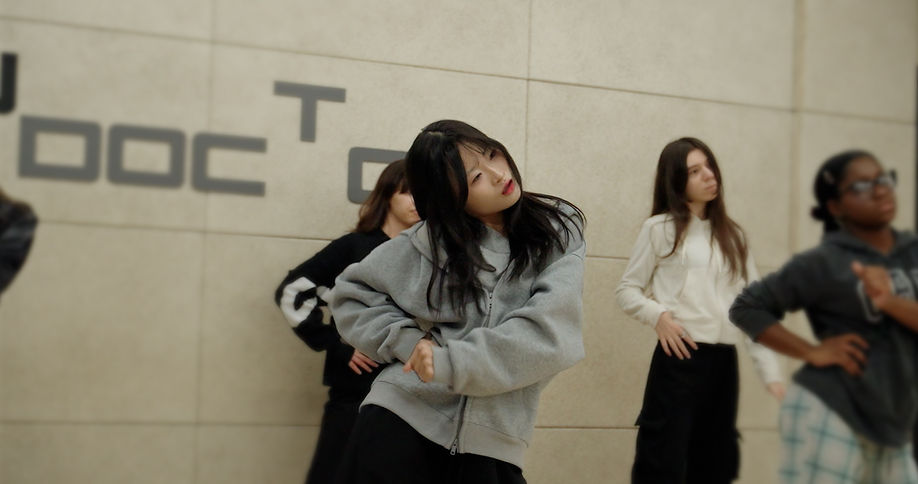 K-POP training class in North Vancouver
Students practicing K-POP dance
K-POP audition training program