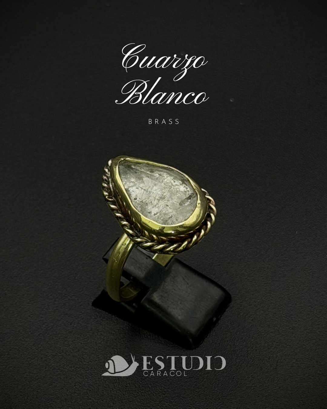 ANILLO RITUAL - Cuarzo Blanco Gota - Latón