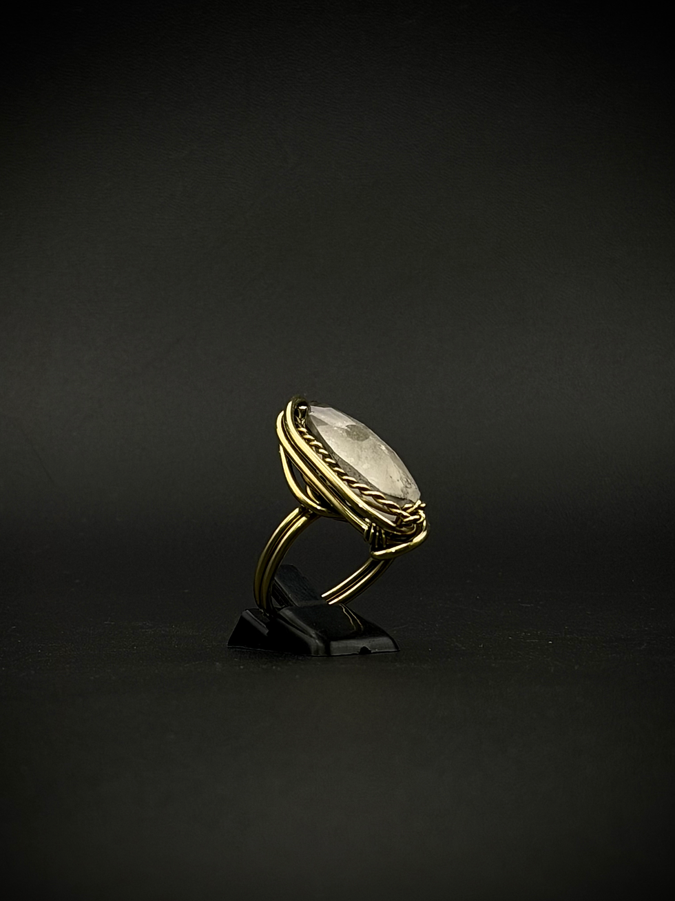 Miniatura: “ANILLO CRISÁLIDA” de Cuarzo Blanco - Marquesa