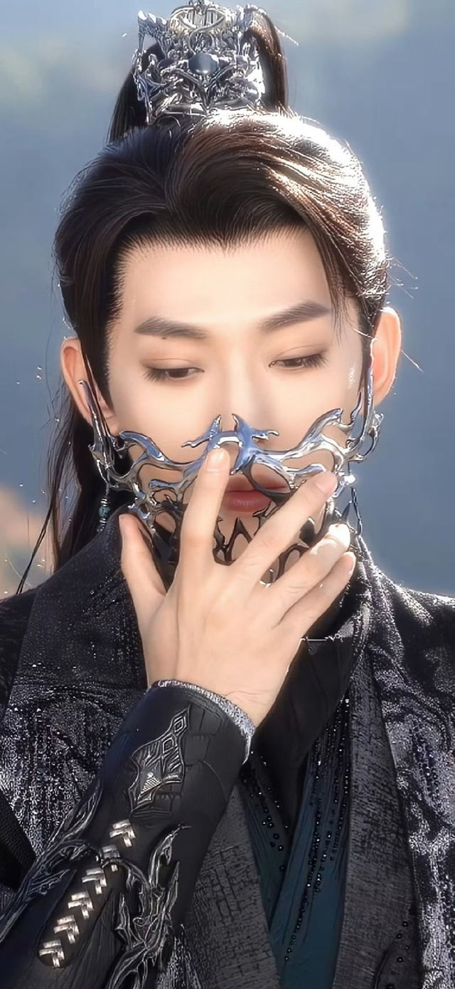 Deng Wei with a mask 