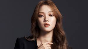 Lee Sung Kyoung Headshot 
