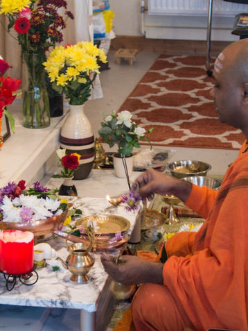 Swami Shantivritananda performing  Puja ritual at Vedanta Ashram , Mulhuddart Dublin