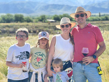 Familia en una tarde de verano, en La Carrera, en el Valle de Uco, Mendoza