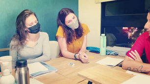 Meet New Friends in a Pub