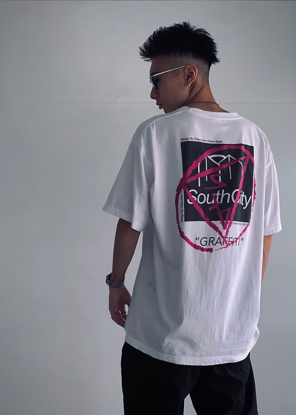 サムネイル： "GRAFFITI" OVER SIZE TEE.(White)