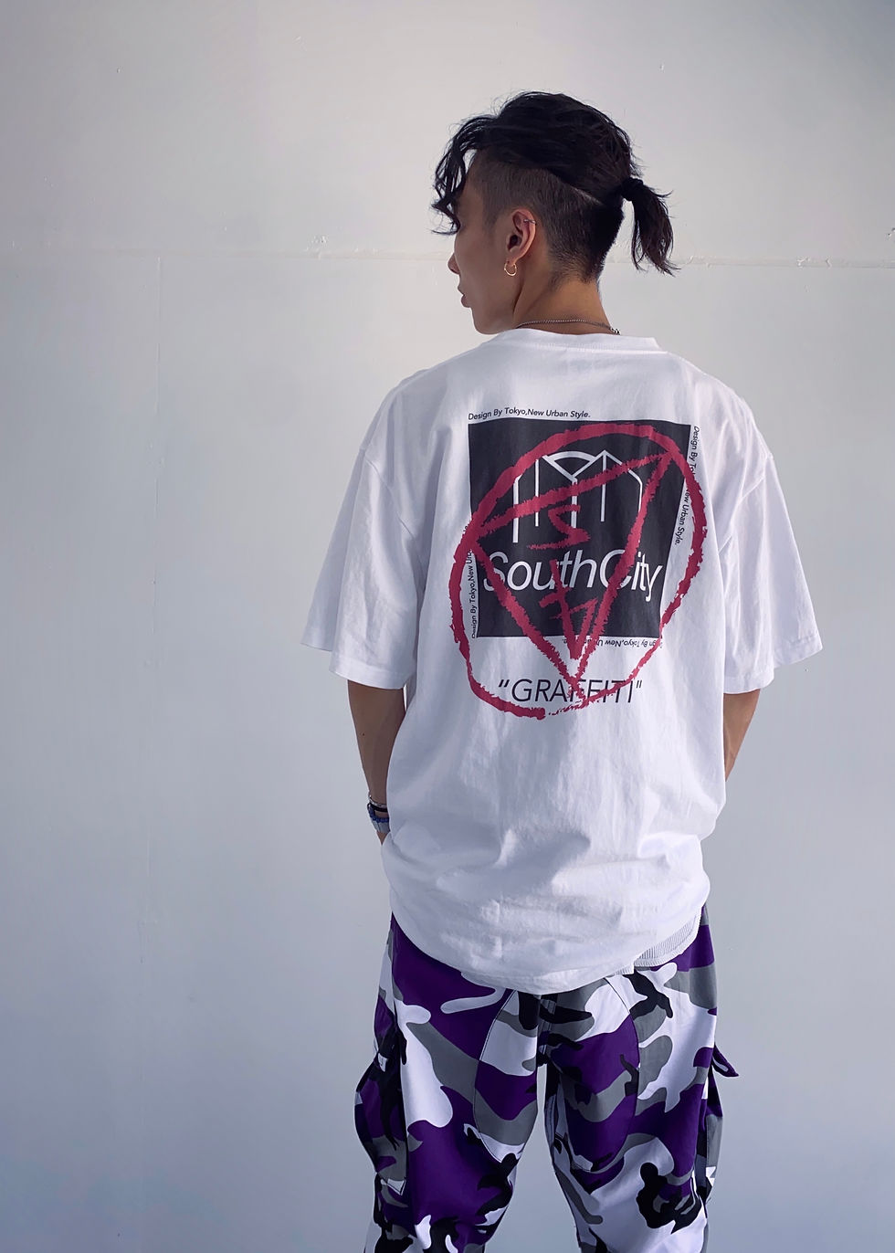 サムネイル： "GRAFFITI" OVER SIZE TEE.(White)