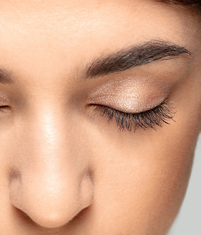 close-up-eyelashes_by_freepik.jpg
