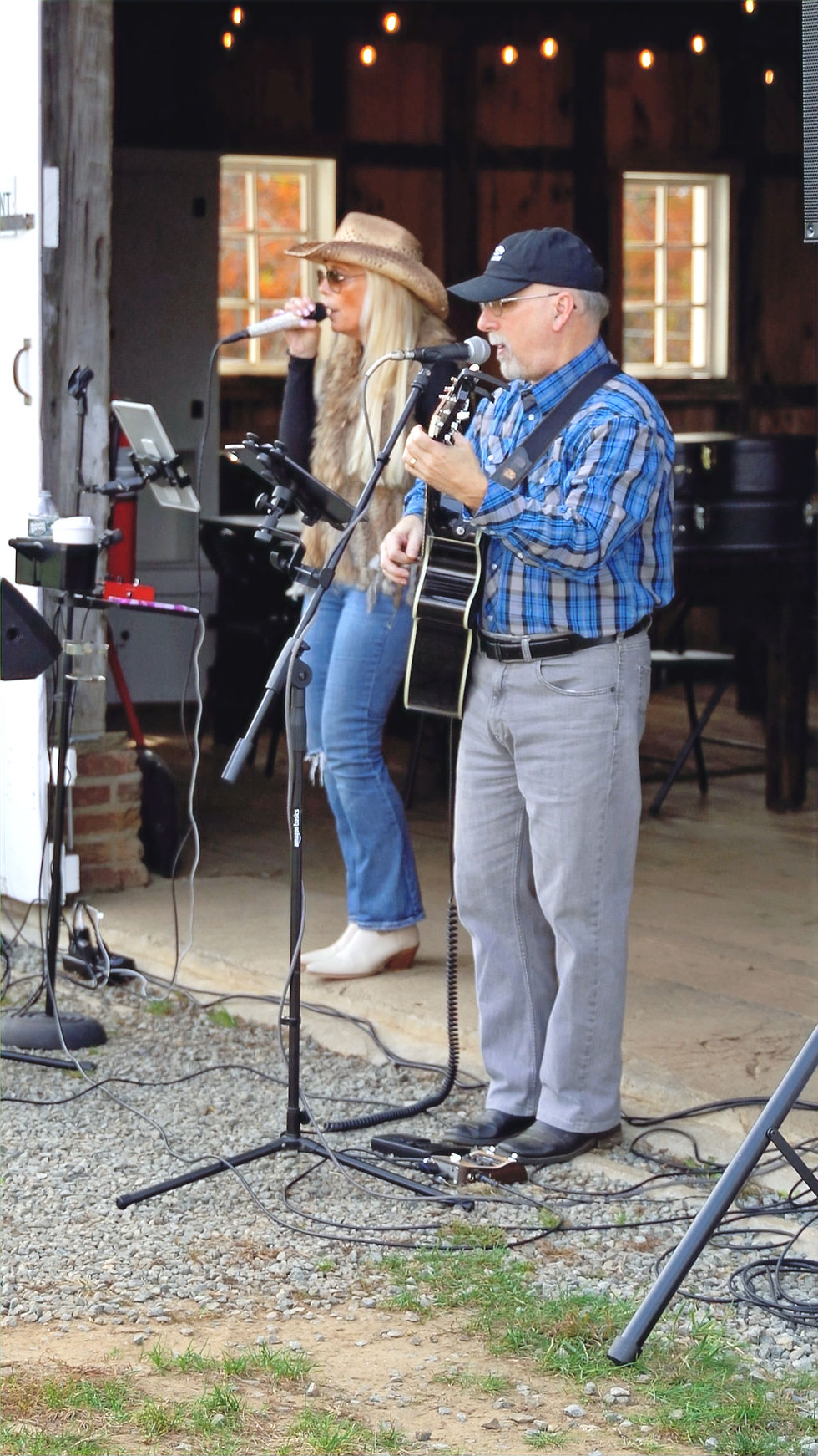 live-music-band-farm-festivals-fall-fest-summer-fest-atmosphere