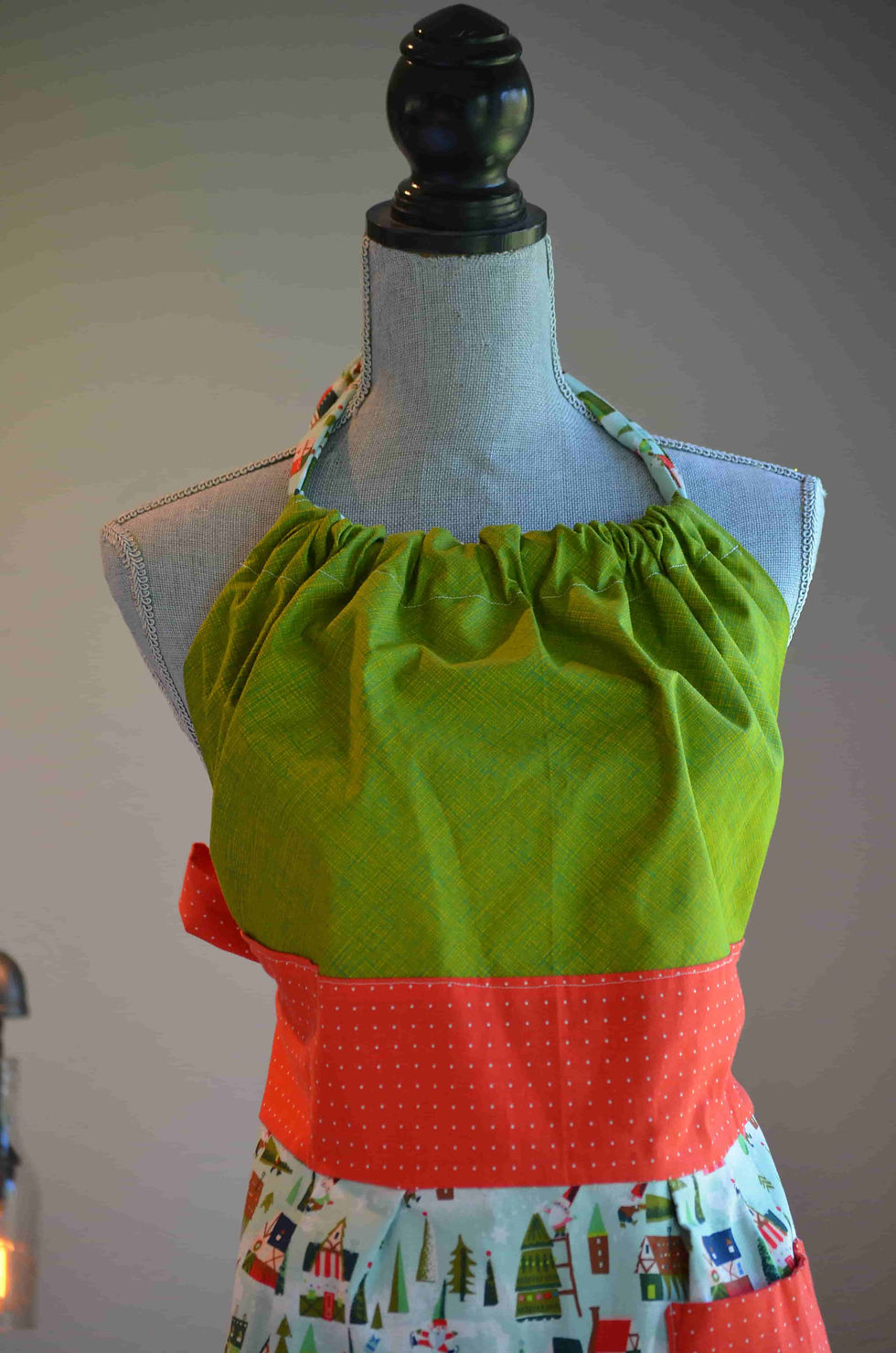 Thumbnail: green top of apron