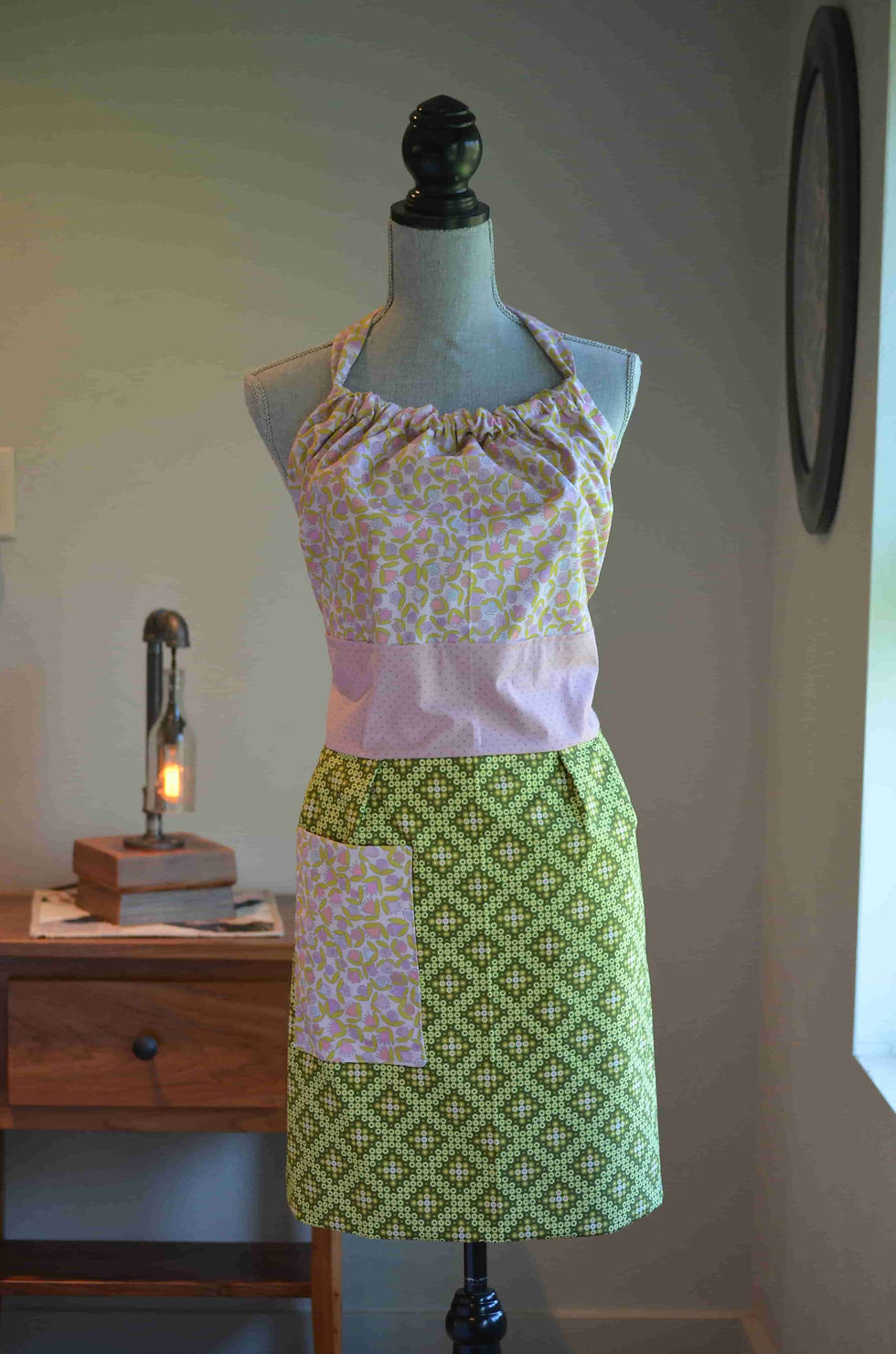 Thumbnail: reversible apron
